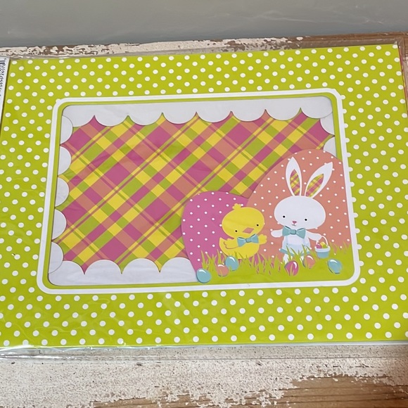 2 - WILTON EASTER HOP & TWEET CUPCAKE BOX - Picture 5 of 7